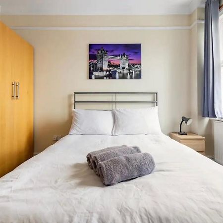 Lovely 3-Bed 20 Minutes To Central Londra Exterior foto