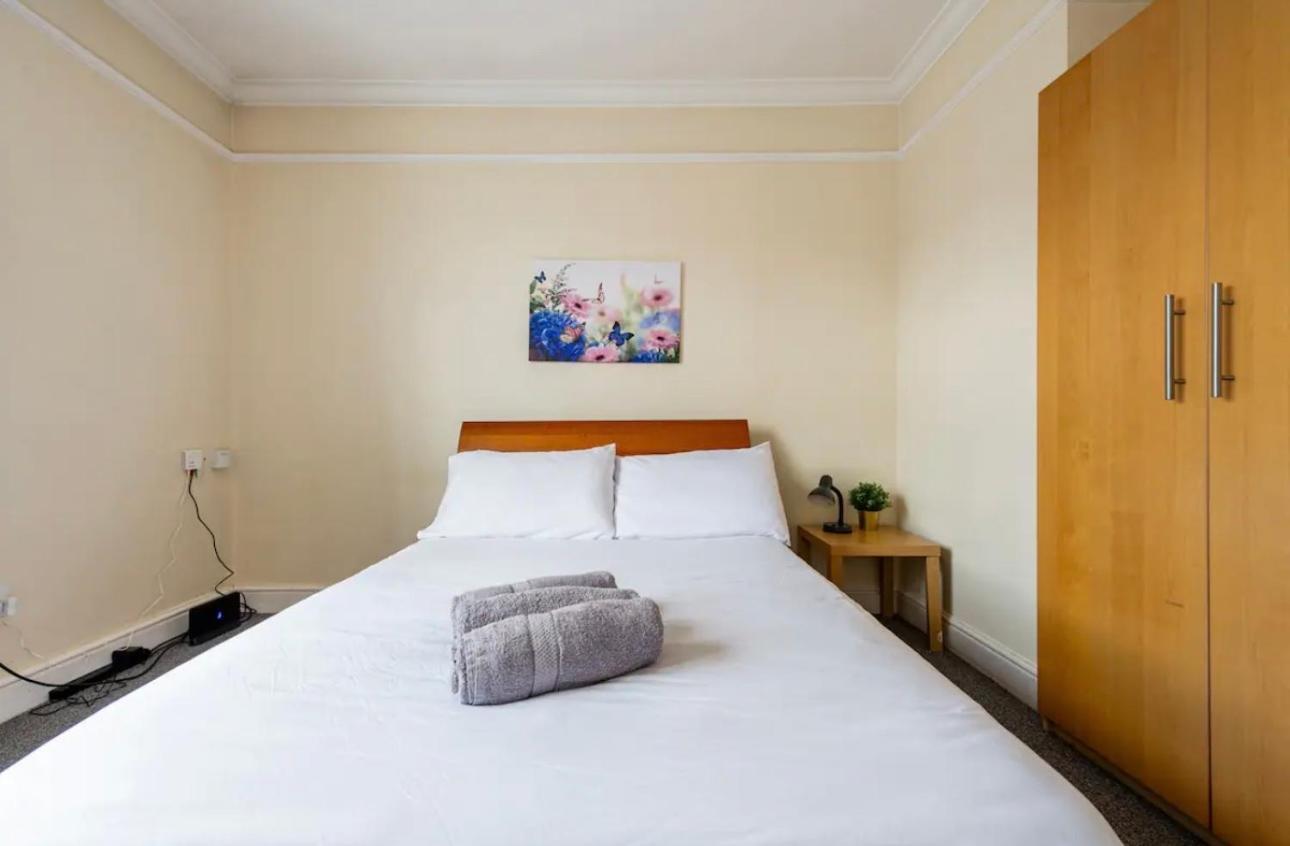 Lovely 3-Bed 20 Minutes To Central Londra Exterior foto