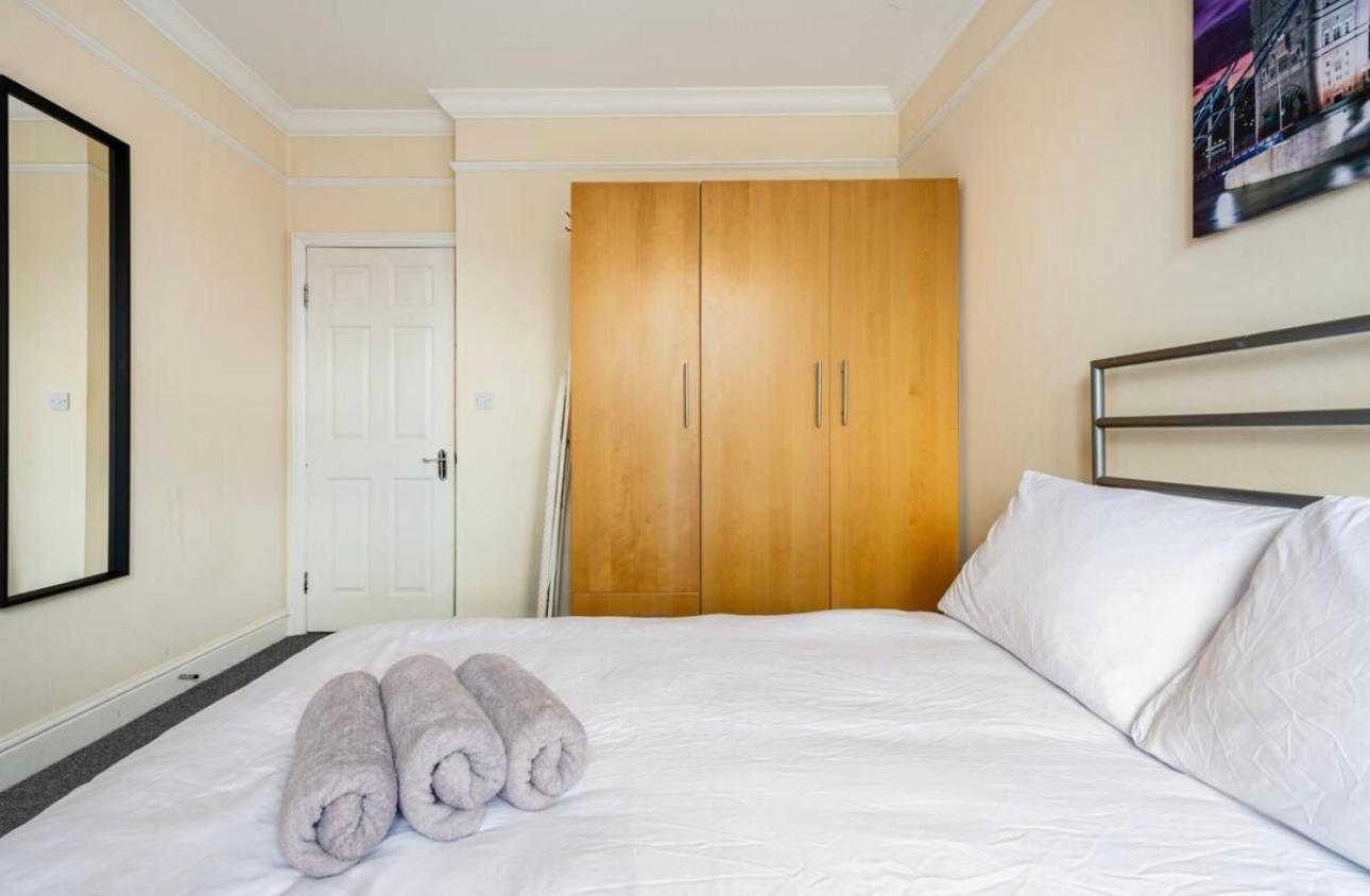 Lovely 3-Bed 20 Minutes To Central Londra Exterior foto