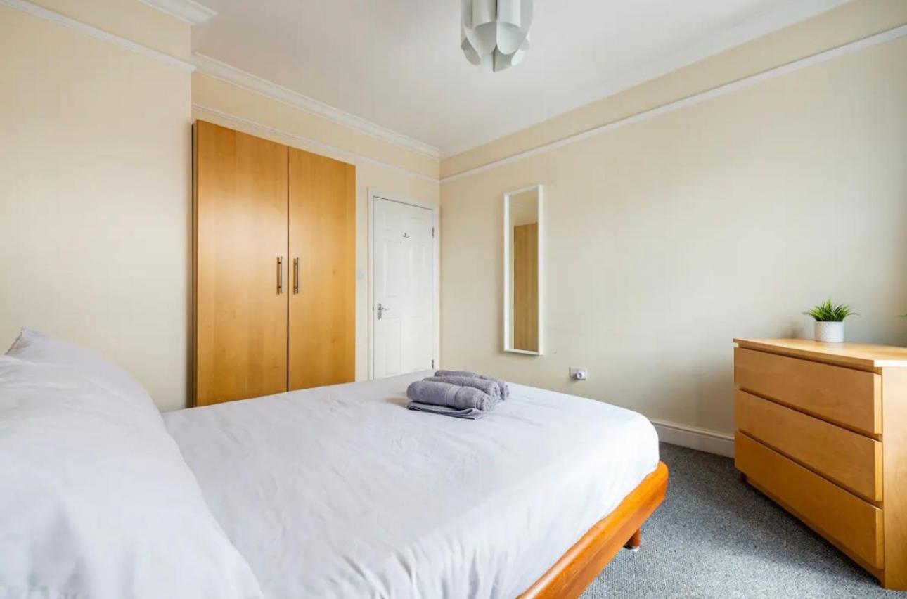 Lovely 3-Bed 20 Minutes To Central Londra Exterior foto