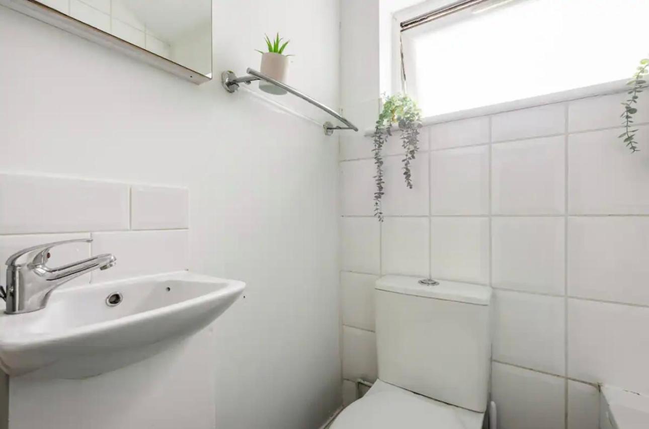 Lovely 3-Bed 20 Minutes To Central Londra Exterior foto